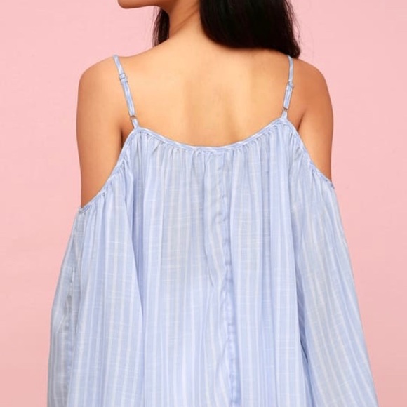 Women’s Lulu’s cold shoulder light blue top (L) - Picture 4 of 7